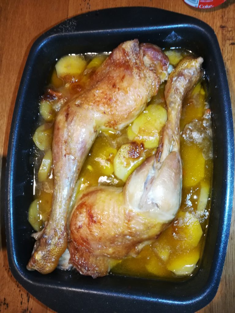 Cuisses de poulet sur julienne de légumes et pdt